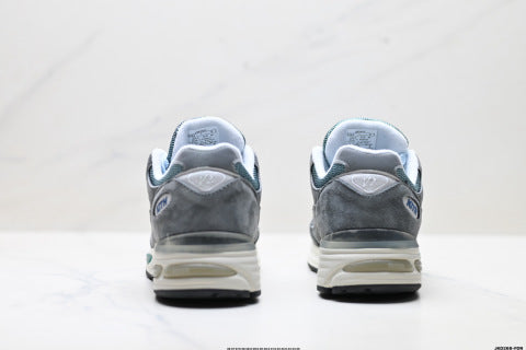 New Balance 991 series running shoes, classic and versatile casual athletic shoes.
